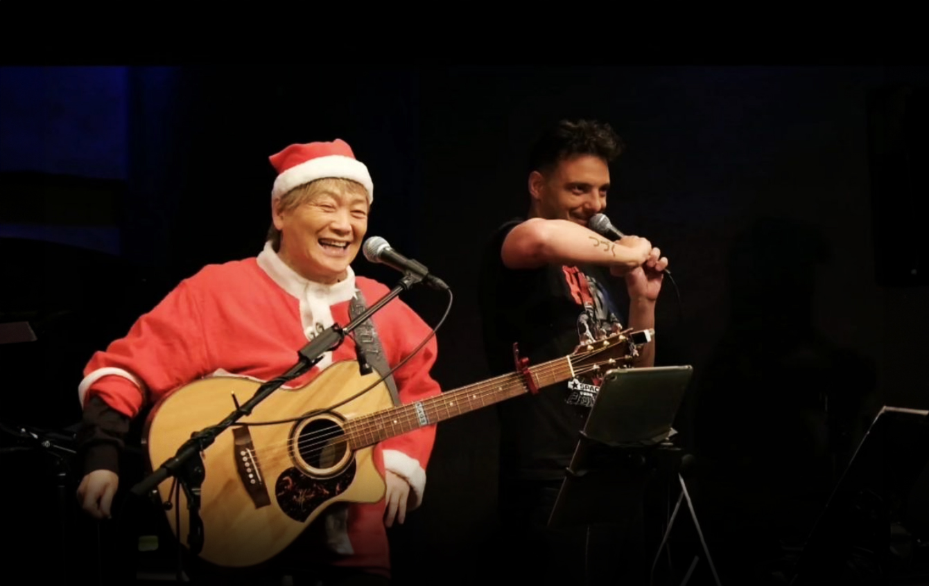 Hironobu Kageyama canta tema raro de ‘Changeman’ em show com Ricardo Cruz