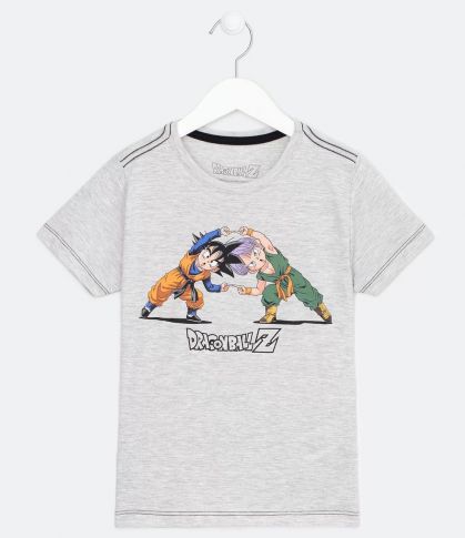 Imagem: Camiseta branca com Trunks e Goten fundindo.