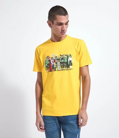 Imagem: Camiseta amarela de 'Naruto' com vários personagens.