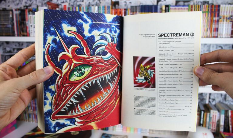 imagem: páginas internas coloridas do volume 2 de Spectreman