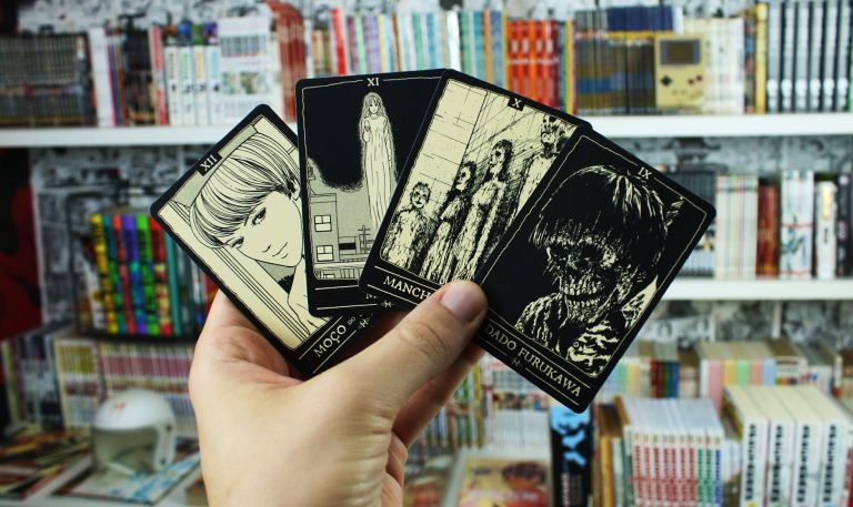 imagem: cards colecionáveis que acompanham o mangá O Beco