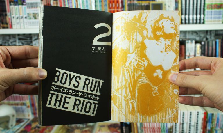 IMAGEM: foto da 1ª página do volume 2 do mangá Boys Run The Riot