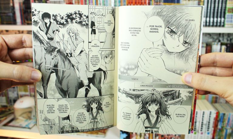 imagem: foto das páginas de história do mangá Yona