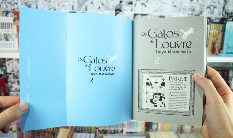 Imagem: orelha aberta e página final do volume 2 de Gatos do Louvre